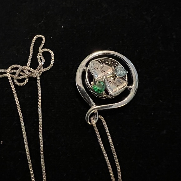 Heart Pendant Necklace - Picture 2 of 4